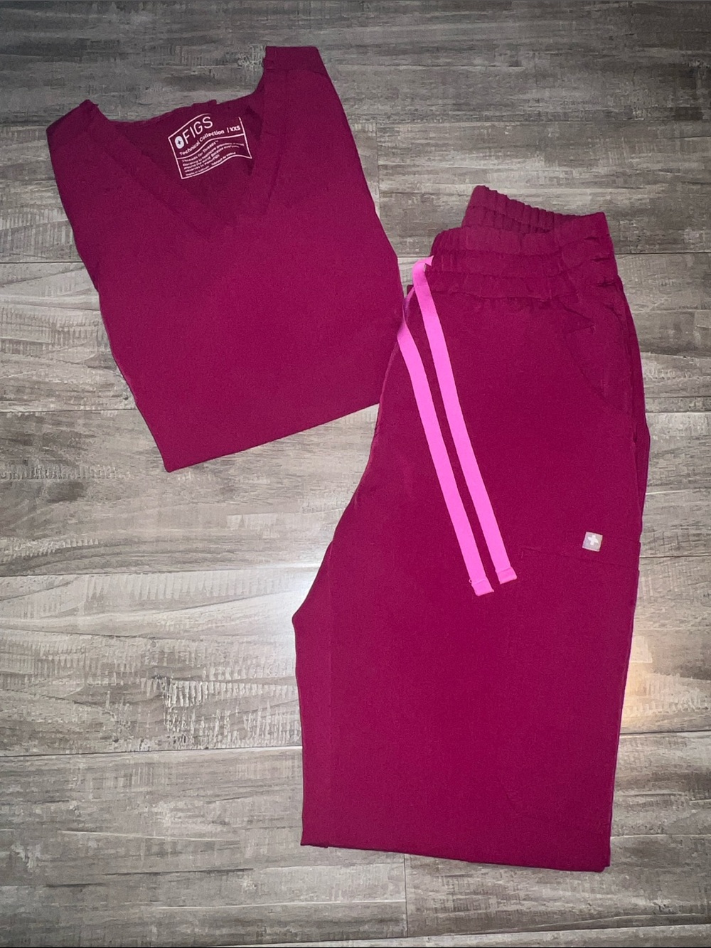 Figs Dark Magenta Scrub Set with Pink Drawstrings (XXS)